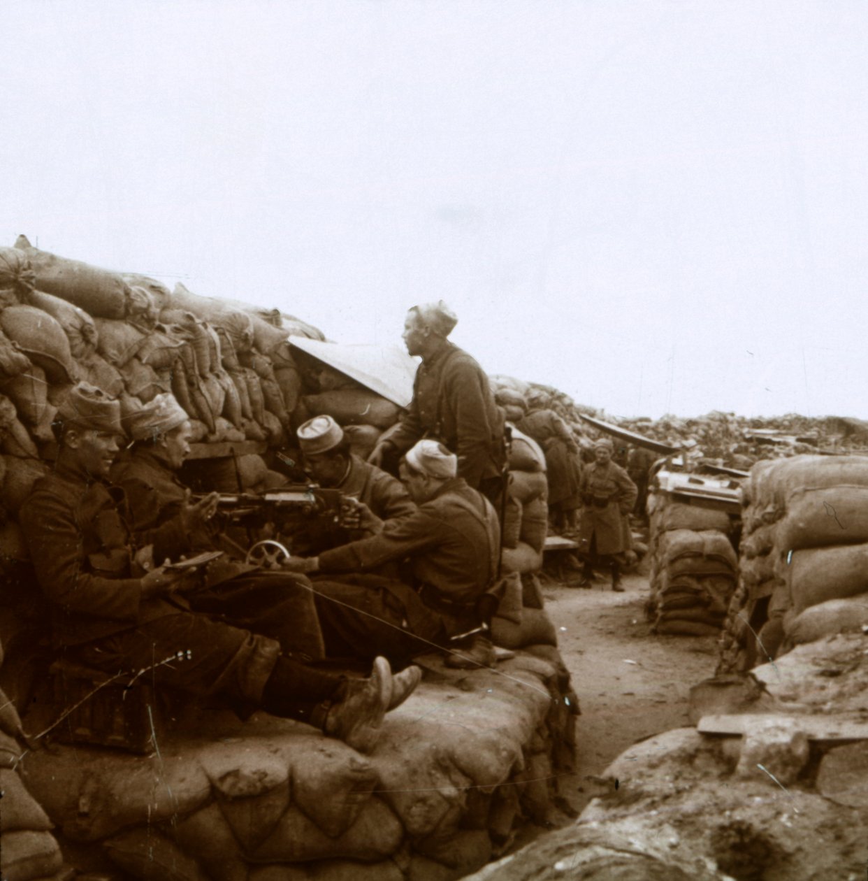 Zouaves w pobliżu rzeki Yser, Nieuwpoort, Flandria, Belgia, c1914-c1918 autorstwa Unbekannt