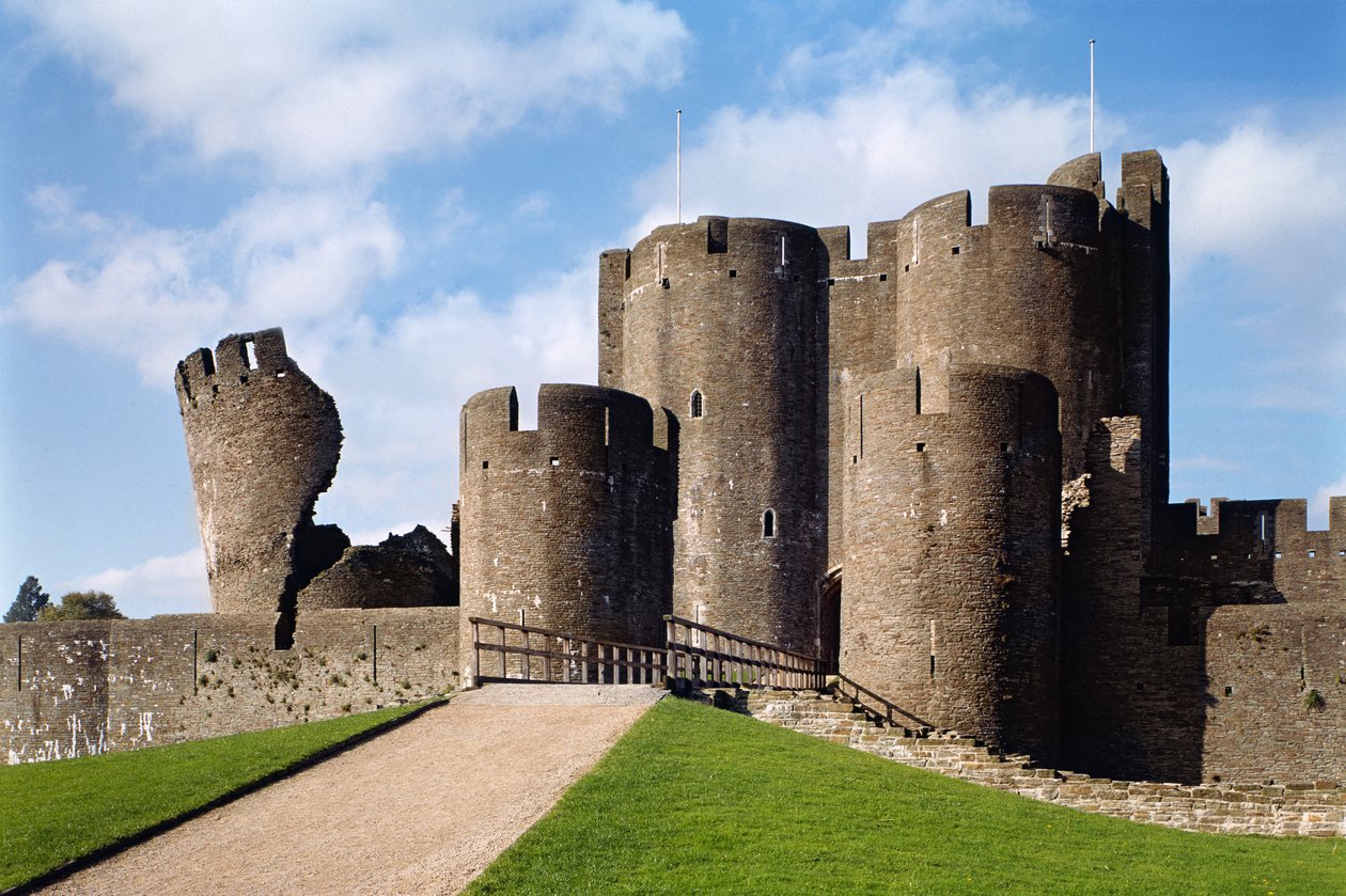 Zamek Caerphilly, widok zewnętrzny przedstawiający most i Krzywą Wieżę, Szkoła Angielska, (XIII wiek), ukończony 1277, Glamorgan, Walia autorstwa Unbekannt Unbekannt