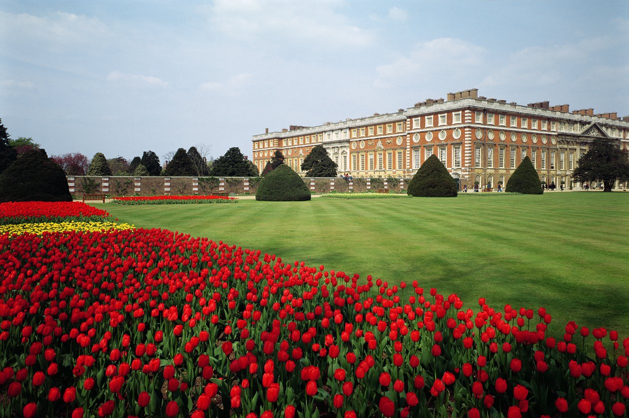 Pałac Hampton Court na wiosnę autorstwa Unbekannt Unbekannt