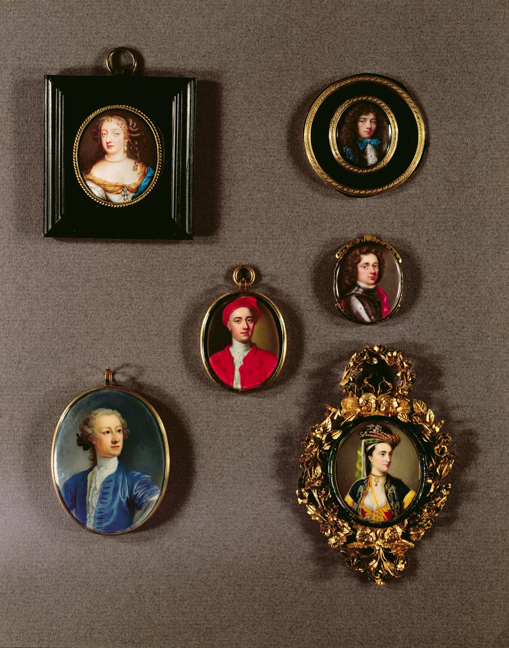 Miniatury z LtoR, TtoB: Frances Teresa Stuart, księżna Richmond i Lennox (szczegóły patrz 97685) autorstwa Jean Petitot (1607-91); Autoportret Jeana Petitota (1607-1691); Charles Fitzroy, 2. książę autorstwa Unbekannt Unbekannt
