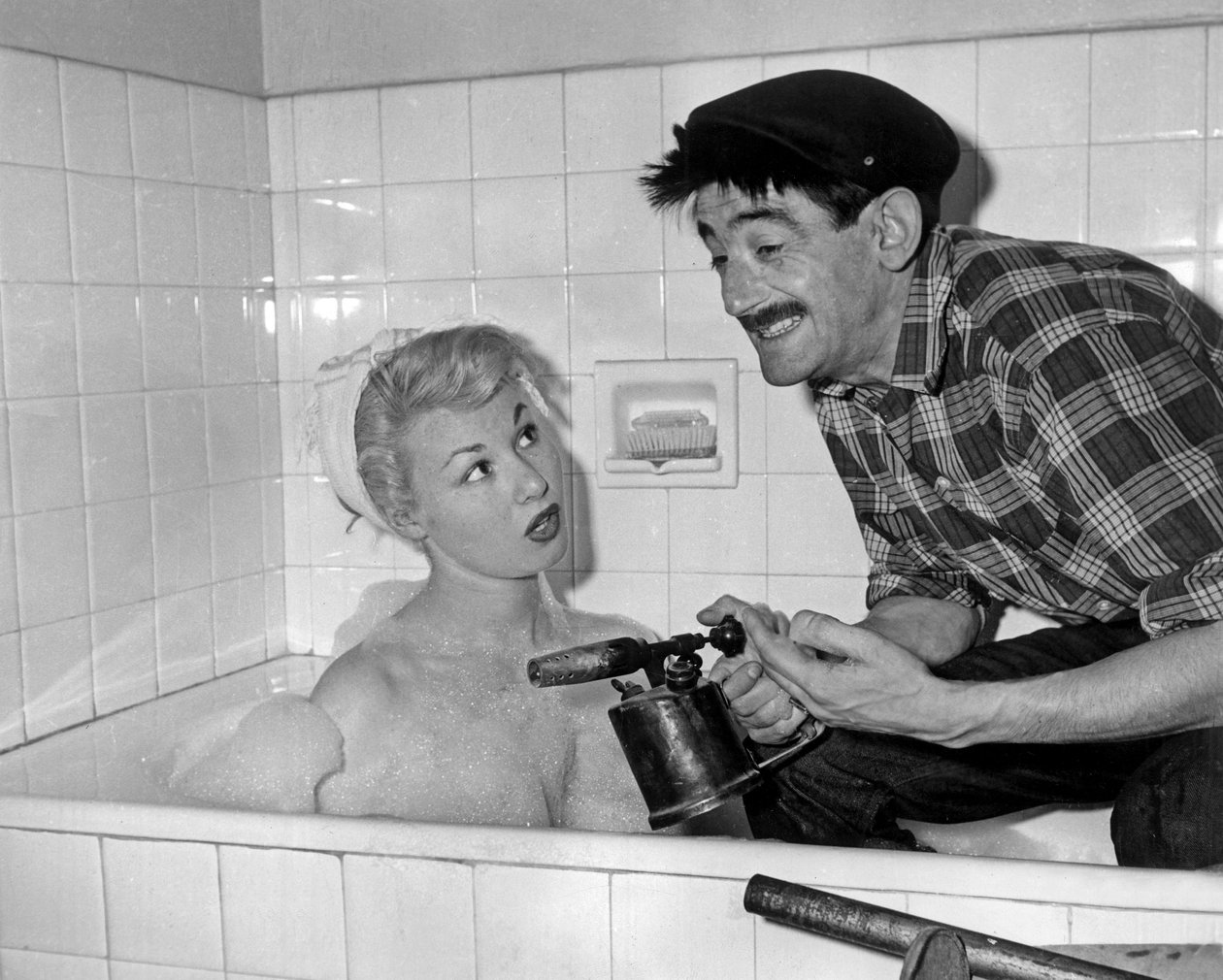 Nadine Tallier (obecnie baronowa Nadine De Rothschild) i Maurice Gardett podczas wieczoru w domu w Paryżu 27 marca 1961 r. autorstwa Unbekannt Unbekannt