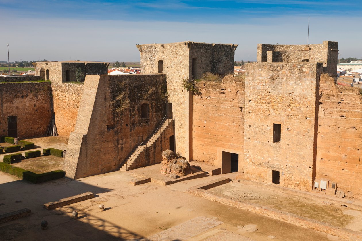 Niebla, prowincja Huelva, Andaluzja, południowa Hiszpania. Zamek Guzmanów. autorstwa Unbekannt Unbekannt