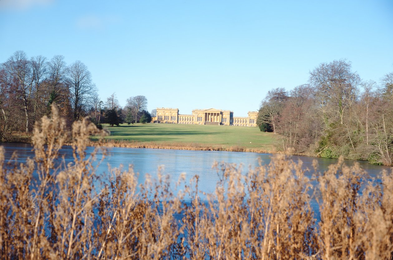 Widok z jeziora domu, zbudowanego przez Sir Johna Vanbrugha (1664-1726) i park założony przez Capability Brown autorstwa Unbekannt Unbekannt