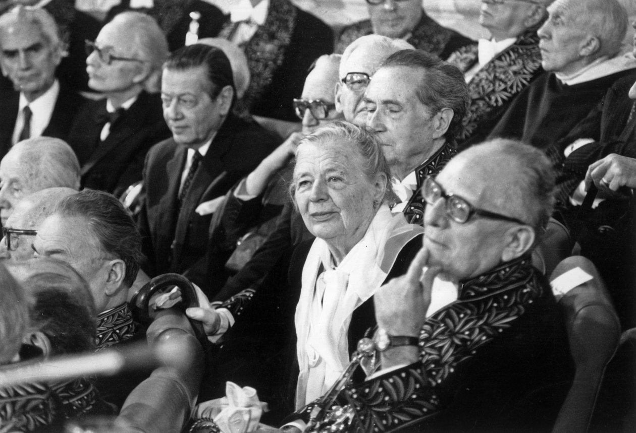 Przyjęcie Marguerite Yourcenar do Academie Francaise w Paryżu 22 stycznia 1981 : tutaj Z Maurice Schumannem autorstwa Unbekannt Unbekannt
