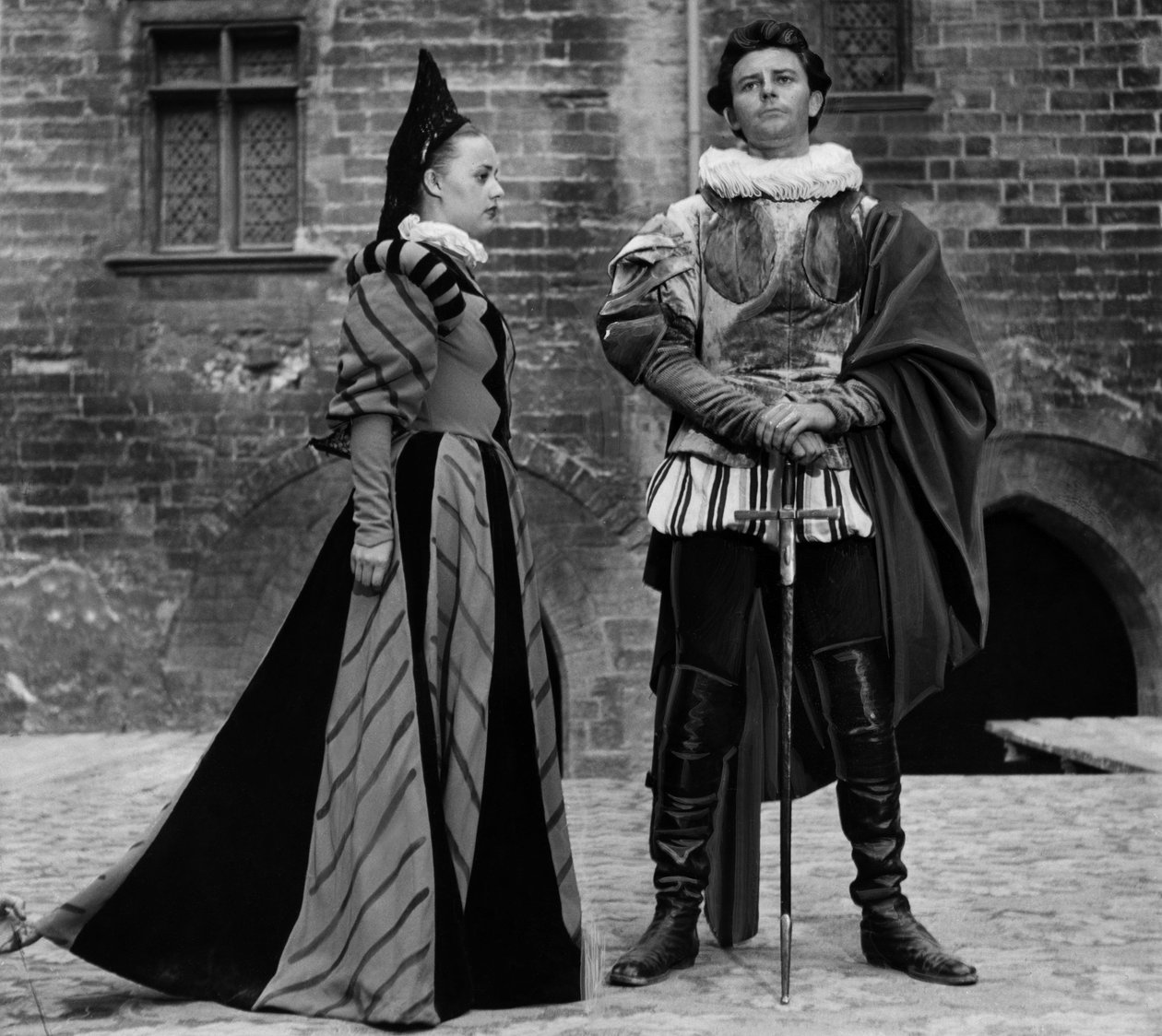 Play El Cid w wykonaniu Jeanne Moreau i Gerarda Philipe podczas Festiwalu Teatralnego w Awinionie w lipcu 1951 autorstwa Unbekannt Unbekannt