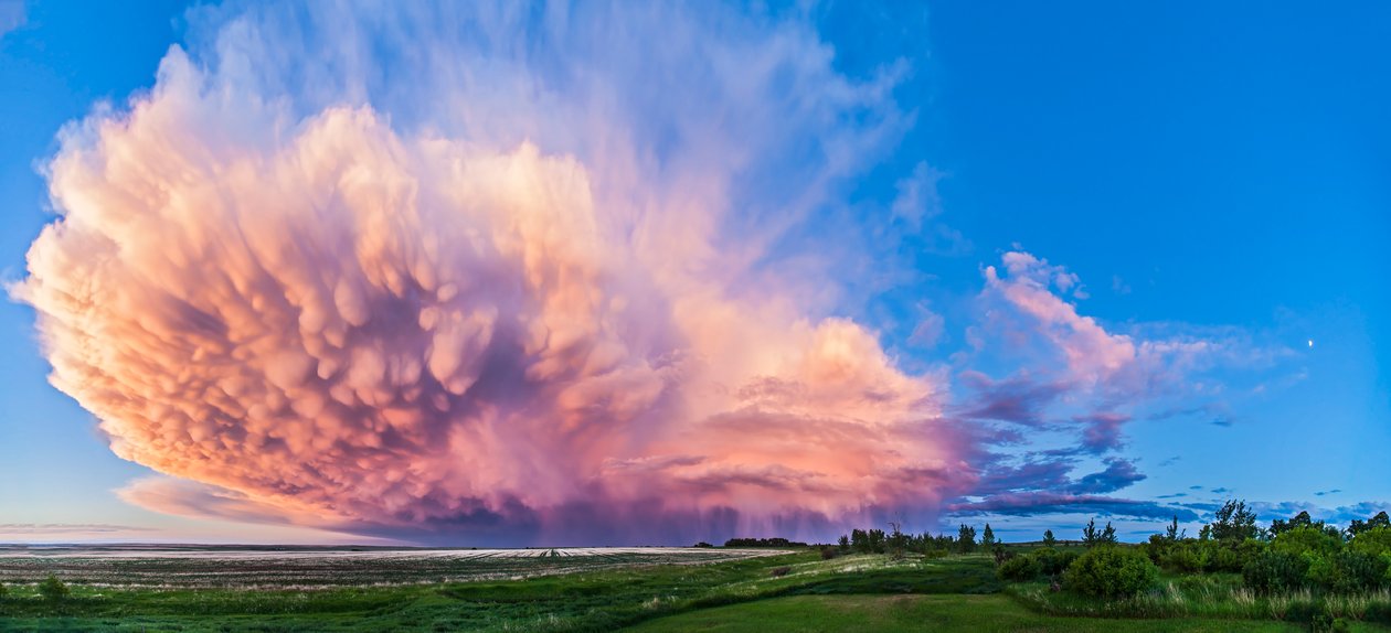 Trzyczęściowa panorama cofającej się burzy, południowa Alberta, Kanada autorstwa Unbekannt Unbekannt