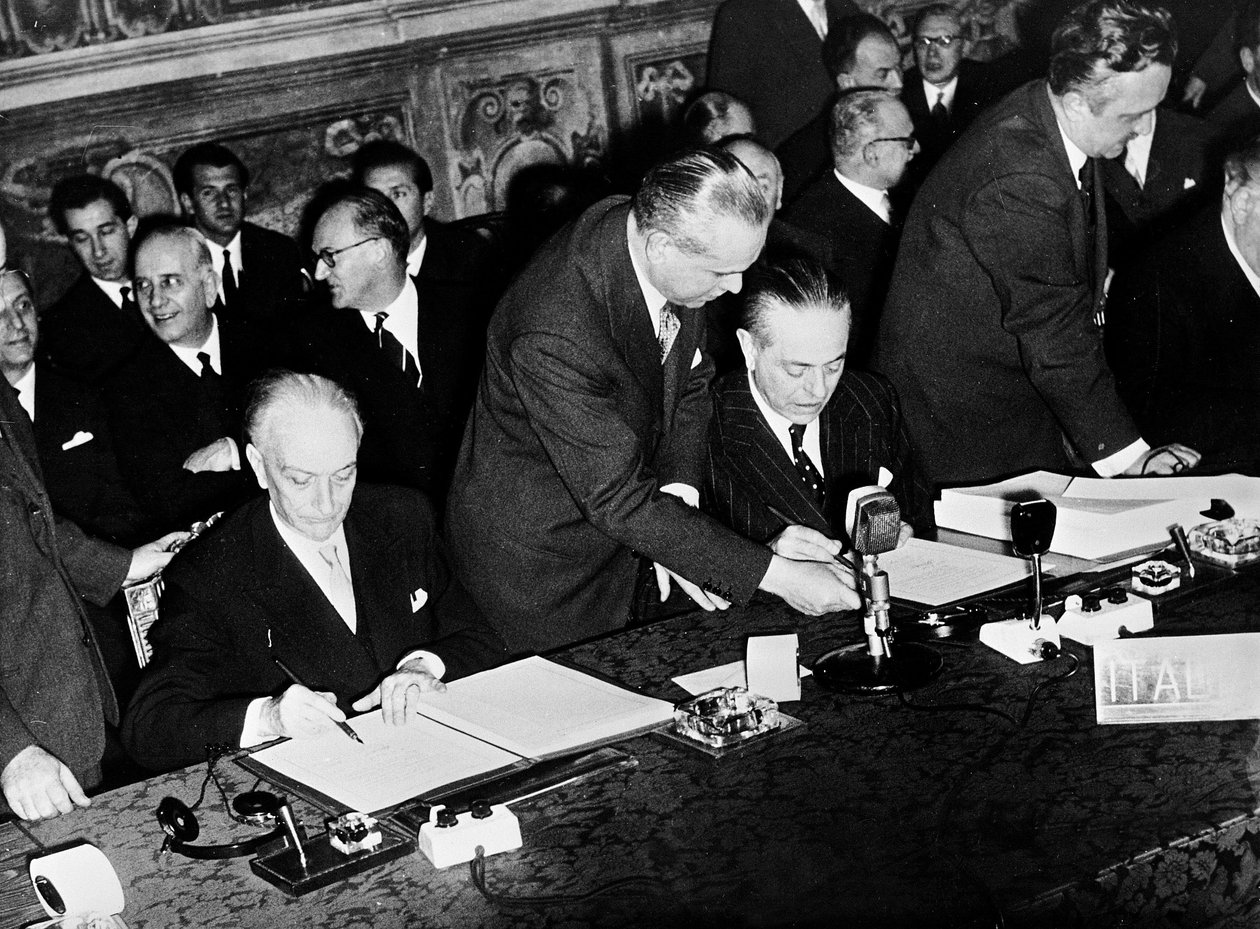 Antonio Segni i Gaetano Martino podpisują traktaty rzymskie powołujące Europejską Radę Gospodarczą autorstwa Unbekannt Unbekannt