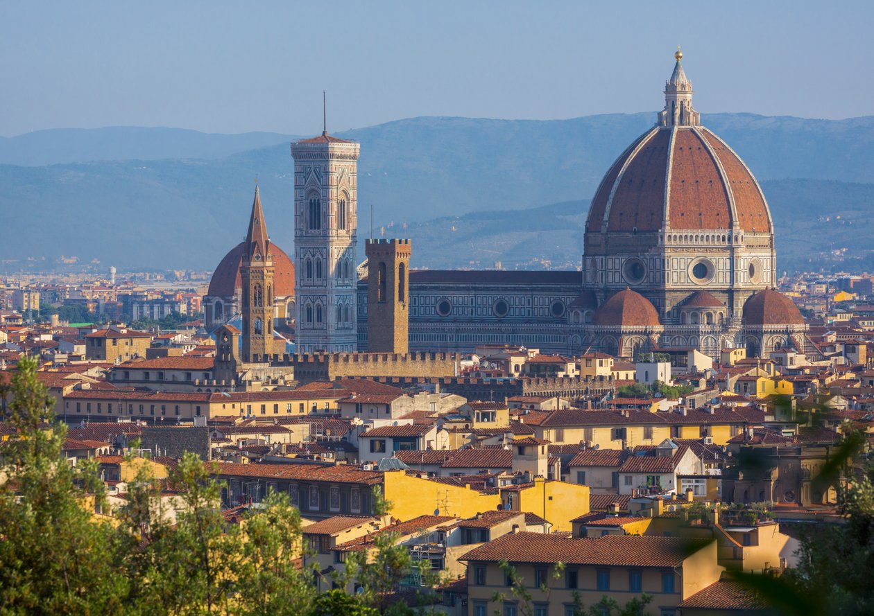 Florencja, Toskania, Włochy. Widok na miasto do Duomo - katedry Santa Maria del Fiore - i Campanile z Piazzale Michelangelo. autorstwa Unbekannt Unbekannt