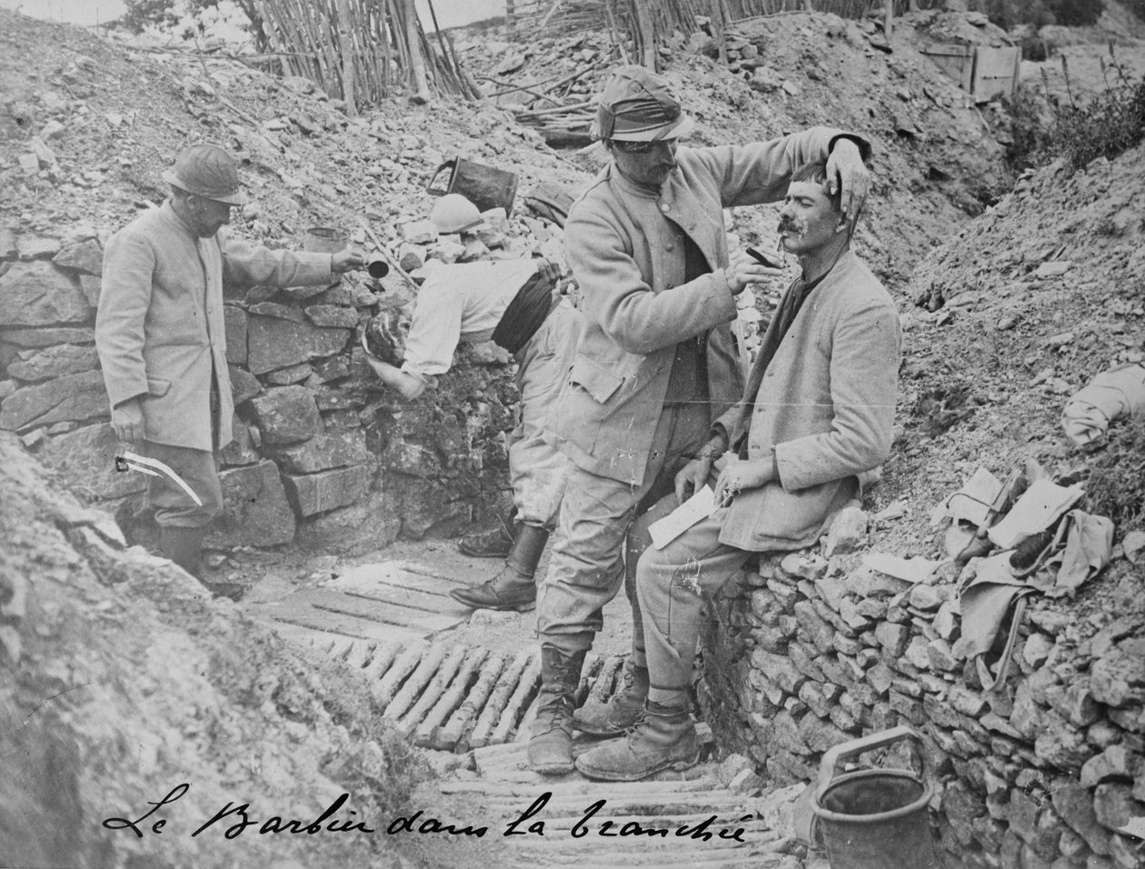 Francuski fryzjer okopowy, 1915-18 autorstwa Unbekannt Unbekannt