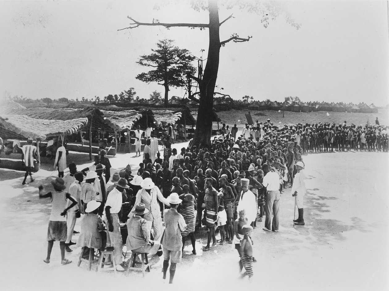 Plenerowa sesja szczepień na Wybrzeżu Kości Słoniowej, ok. 1920-30 r. autorstwa Unbekannt Unbekannt