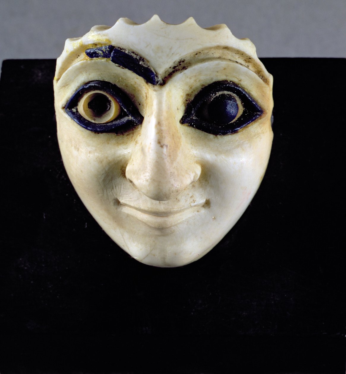 Głowa figury ze świątyni Nini-zaza, Mari, 2600 pne (alabaster i lapis lazuli) autorstwa Unbekannt