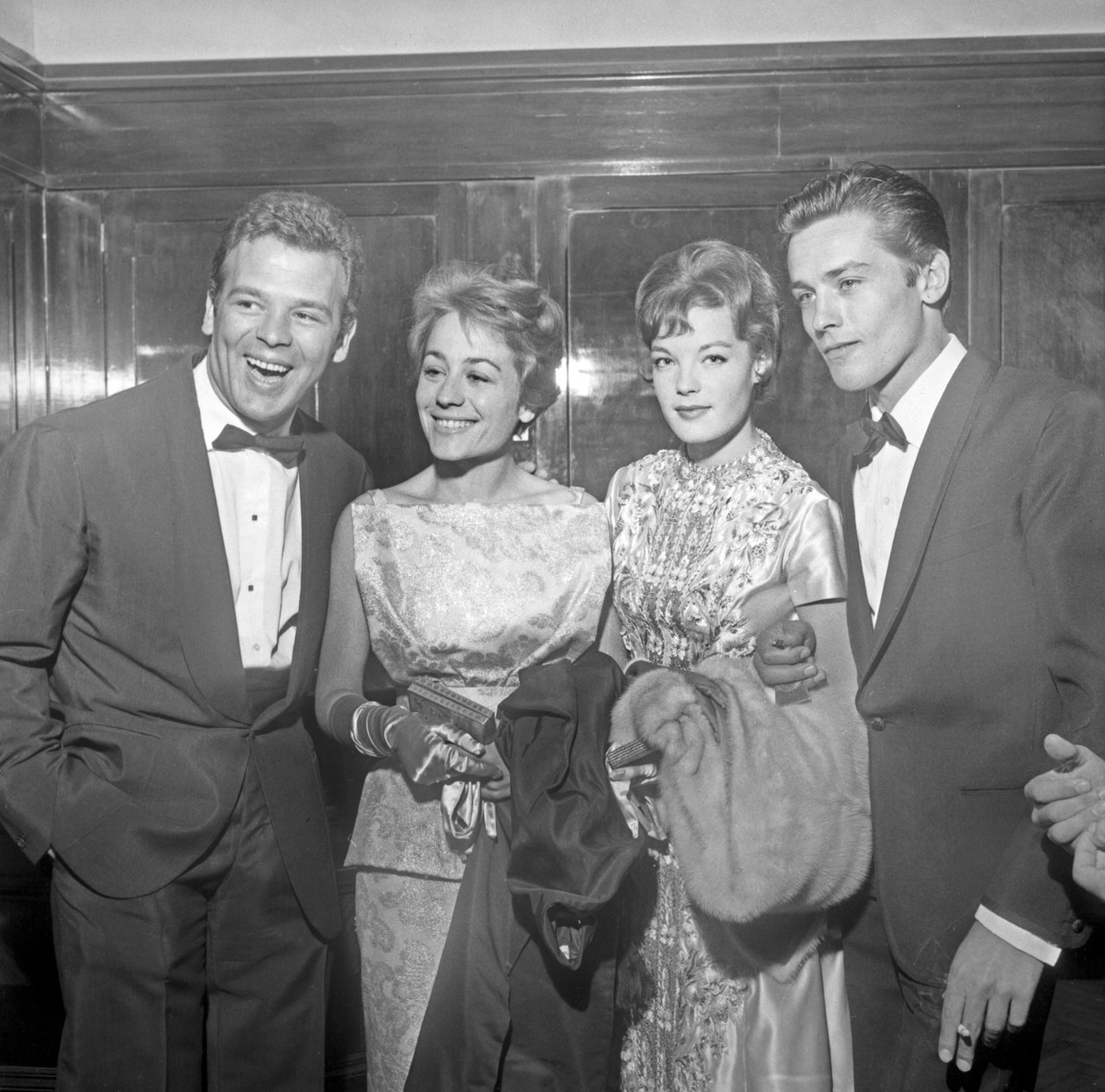 Aktorzy Renato Salvatori, Annie Girardot, Romy Schneider i Alain Delon na 21. Festiwalu Filmowym w Wenecji (zdjęcie czarno-białe) autorstwa Alec Hunter