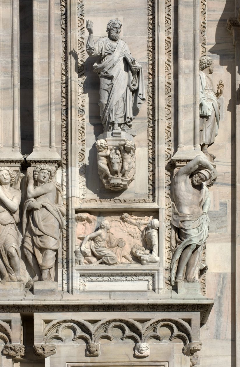 Architektura: figura św. Łukasza (1811) oraz płaskorzeźba przedstawiająca ukazanie się anioła matce Samsona (1659). Detal fasady katedry (kopuła lub duomo) w Mediolanie, Włochy autorstwa Unbekannt