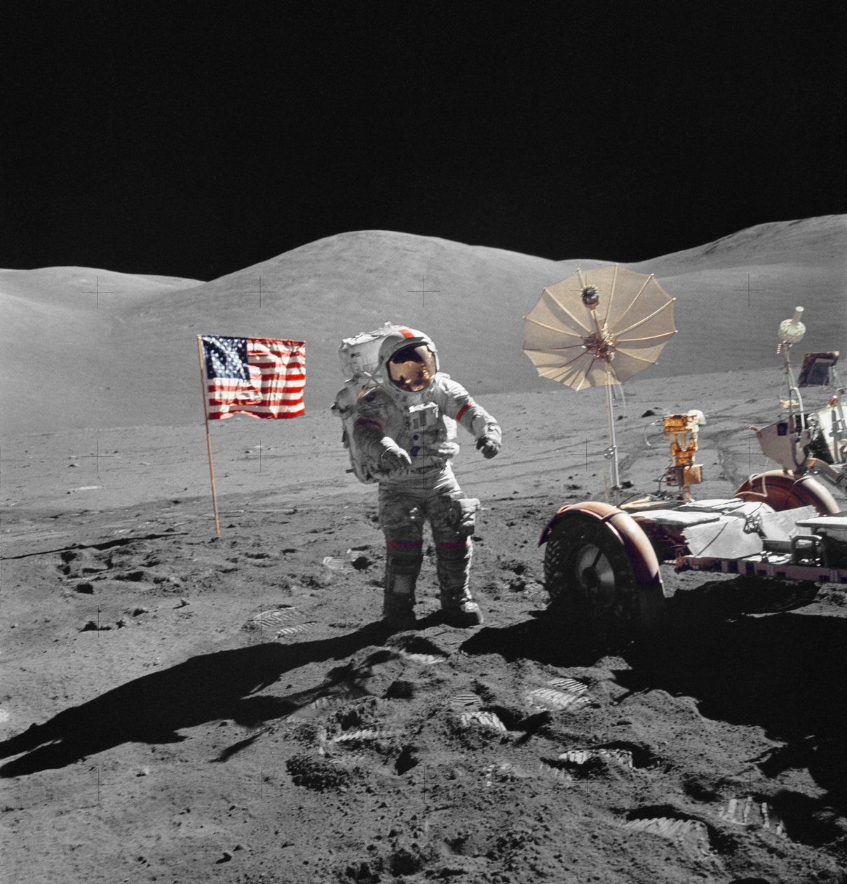 Astronauta Eugene Cernan idzie w kierunku LRV podczas EVA autorstwa Unbekannt