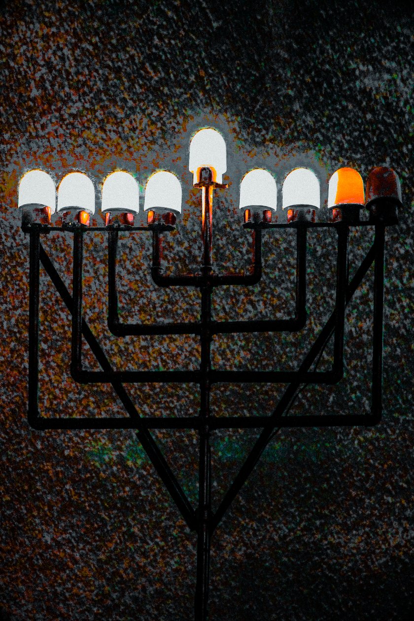 Menora Wielkiej Synagogi, 2018 (fotografia ręcznie malowana) autorstwa Unbekannter Künstler