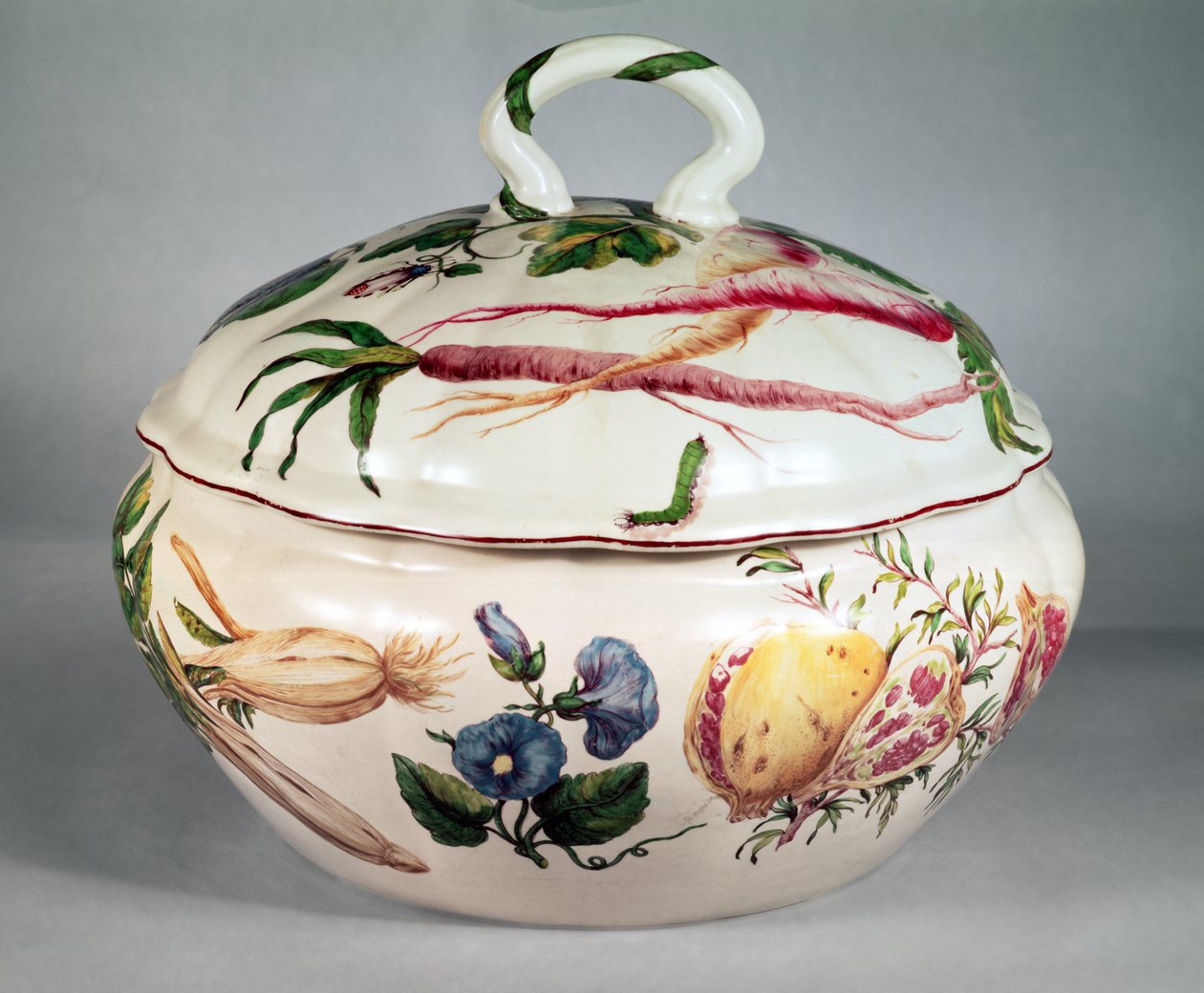 Waza do zupy Chelsea z dekoracją botaniczną, ok.1753-57 (porcelana) (pokrywka zob. 105489) autorstwa Unbekannt