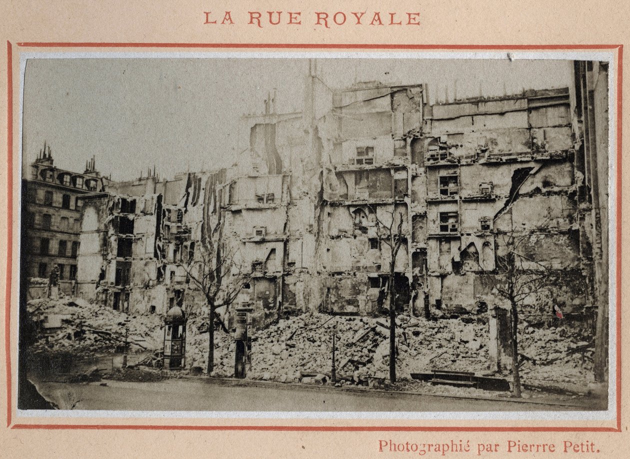 Commune de Paris (1871): widok ruin przy Rue Royale w Paryżu w maju 1871. Zdjęcie Pierre