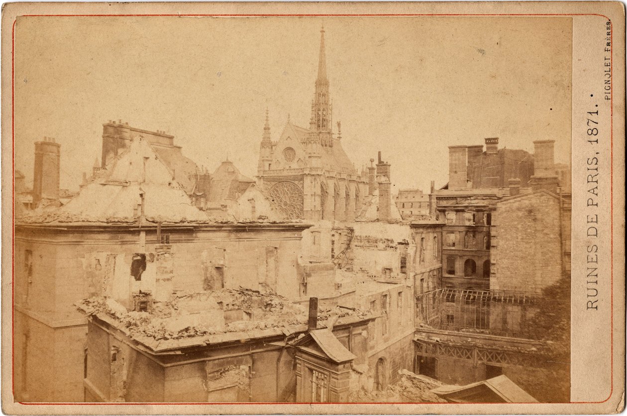 Gmina Paryska: widok na ruiny Palais de Justice i Sainte Chapelle w Paryżu w maju 1871. Zdjęcie braci Pignolet. Ciemny. 16,3X10,8 cm autorstwa Unbekannter Künstler