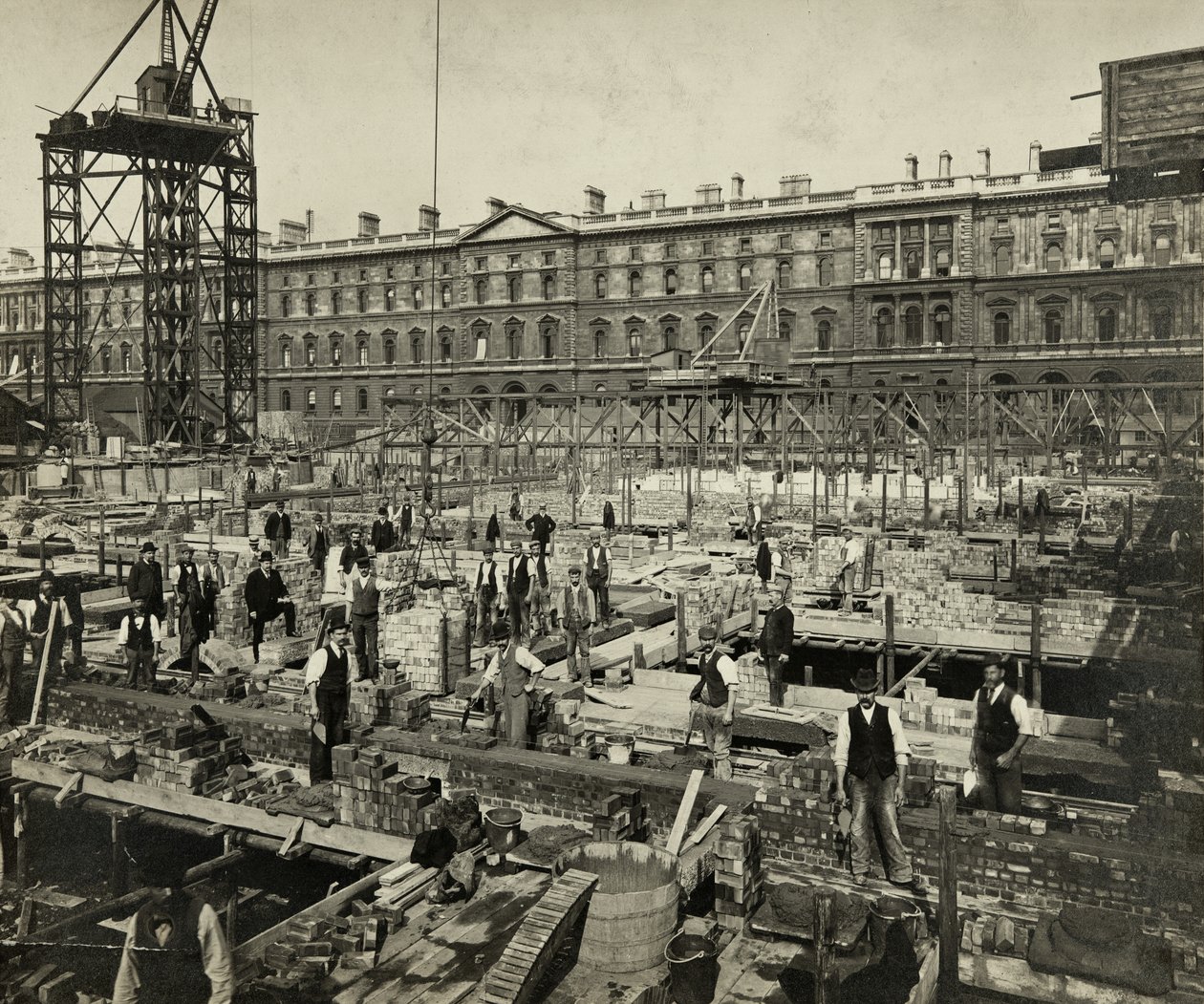 Budowa nowych biur rządowych, Great George Street, Westminster, Londyn, 24 września 1902 r., Wielka Brytania (zdjęcie czarno-białe) autorstwa Unbekannter Künstler