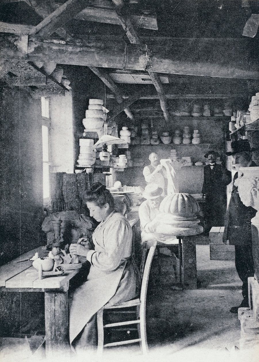 Rzemieślnicy przy wyrobie ceramiki artystycznej Vallauris, ok. 1900, pocztówka, Francja, XX w. autorstwa William M. Timlin