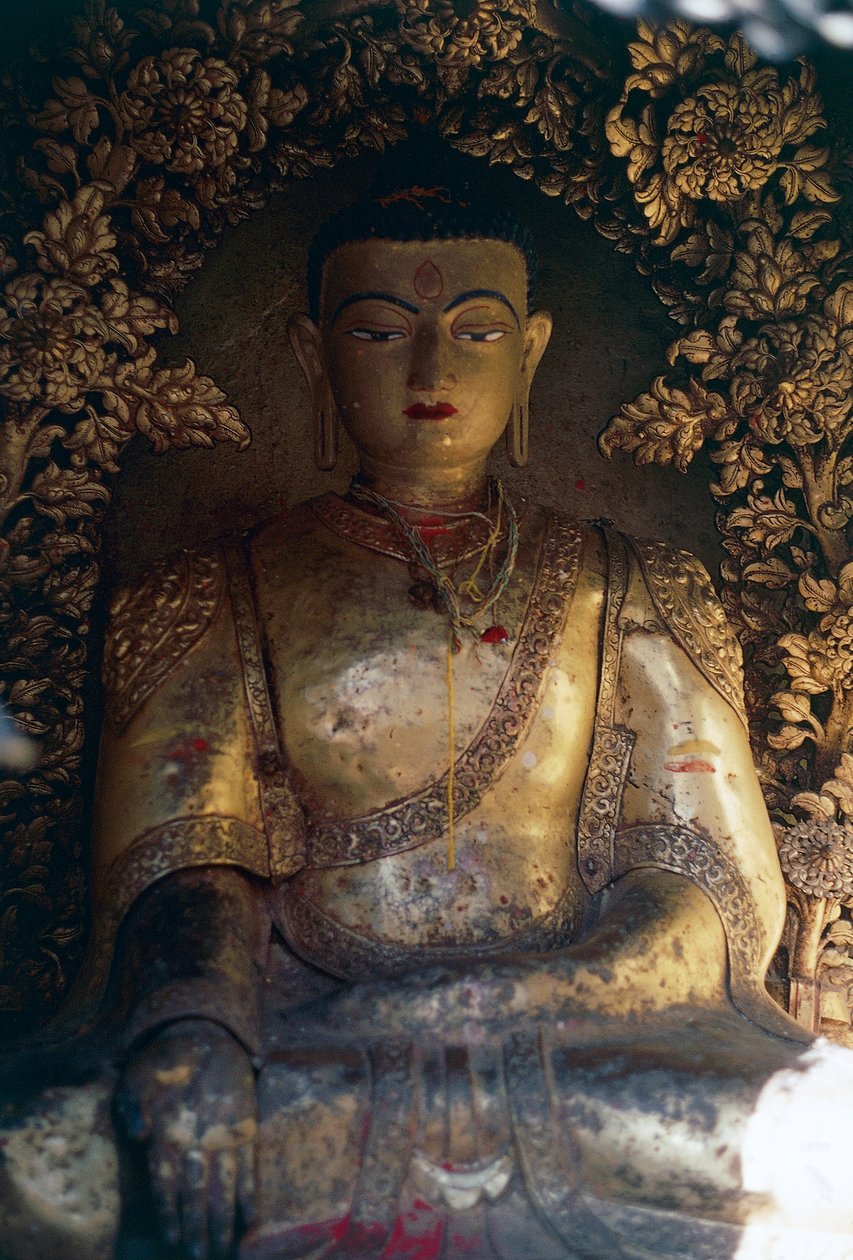 Krypta z posągiem Buddy, Swayambhunath (Świątynia Małpy), Dolina Katmandu (Lista Światowego Dziedzictwa UNESCO autorstwa William M. Timlin