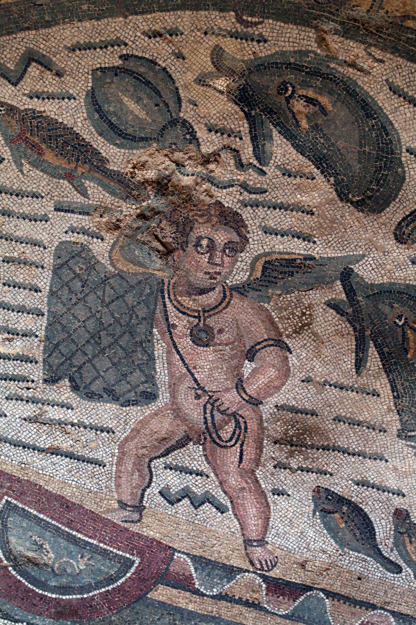 Szczegóły mozaiki rybackiej Putti. Rybołówstwo sieciowe. III - IV wiek. Rzymska willa Casale, Sycylia. UNESCO. autorstwa William M. Timlin