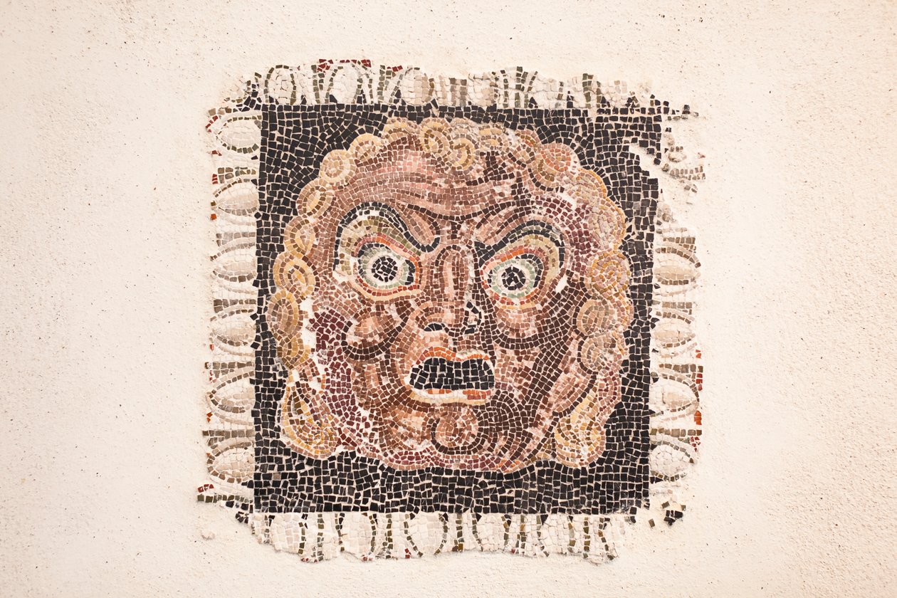 Mozaika podłogowa z I wieku pne przedstawiająca maskę Dionizosa, z rzymskiej willi w pobliżu via Ruffinella w Rzymie, muzeum narodowe w Rzymie (museo nazionale romano), Rzym, Włochy autorstwa Unbekannter Künstler