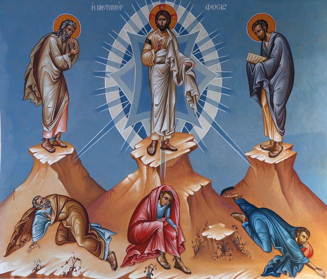 Fresk w kościele Świętego Krzyża, Pedoulas. Przemienienie, Chrystus przemienia się między Eliaszem a Mojżeszem trzymającym tablice Prawa. U ich stóp apostołowie Jakub, Jan i Piotr 20150510, Pedoulas, Cypr autorstwa Unbekannt