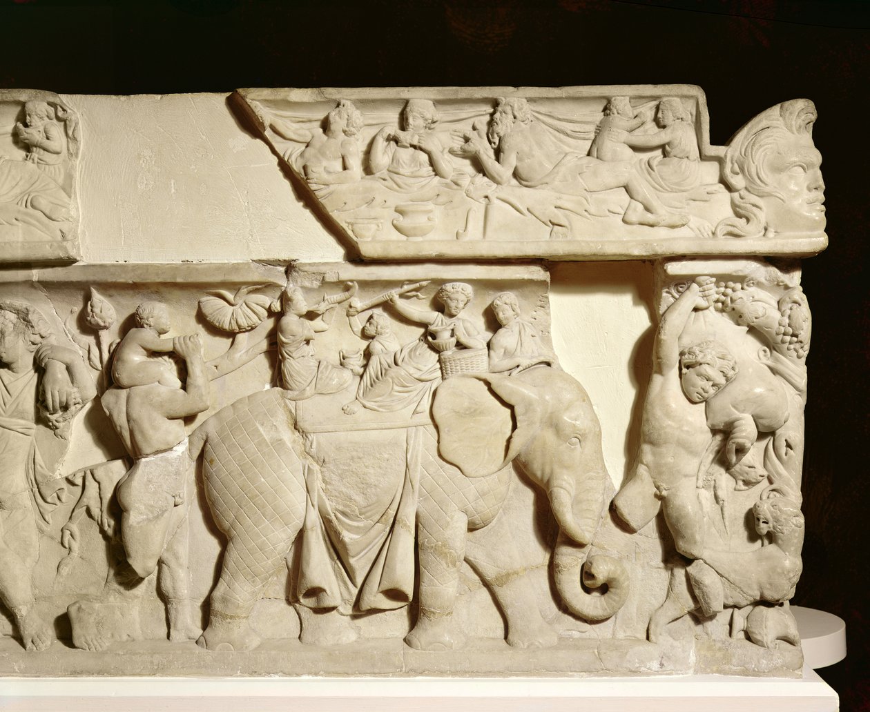 GR.1-1835 Triumfalny powrót Dionizosa, szczegół przedstawiający słonia, płaskorzeźba sarkofagu, gr., II w. (marmur) autorstwa Unbekannt