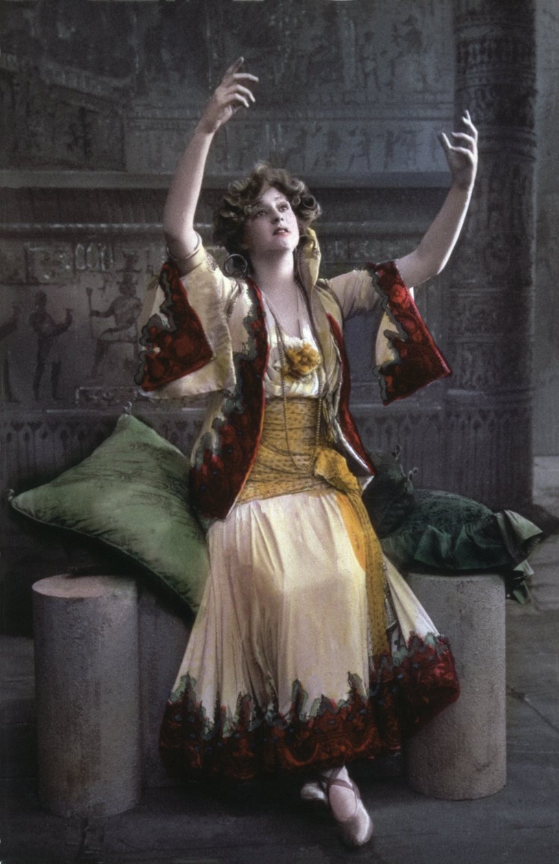 Gabrielle Ray śpiewająca w : Wesoła wdówka, ok. 1910 (zdjęcie) autorstwa Unbekannter Künstler