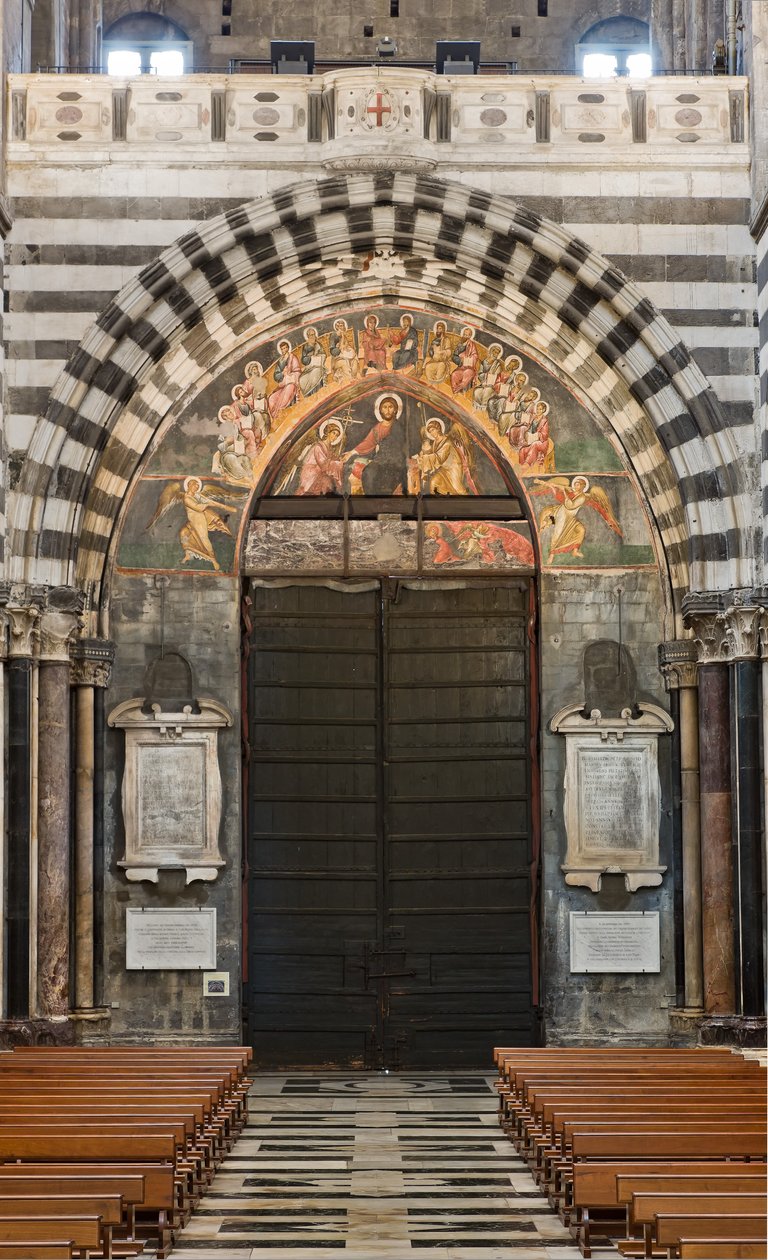 Genua, Duomo (katedra św. Wawrzyńca), wnętrze, endonarthex: widok przeciwfasady i portalu głównego autorstwa Unbekannter Künstler