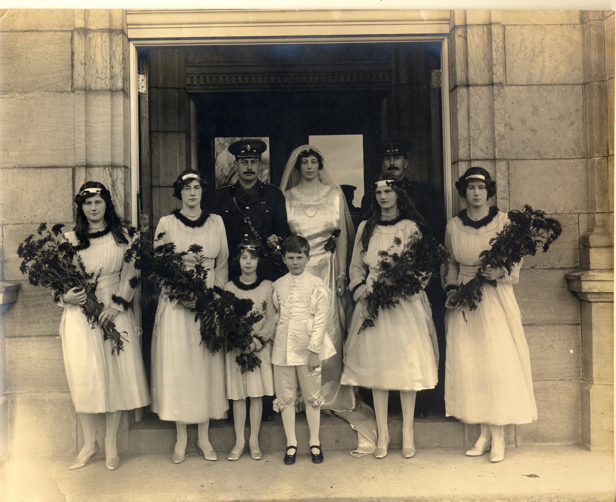 Grupowe zdjęcie ślubne Lady Maud Cavendish i Captain Macintosh autorstwa William M. Timlin