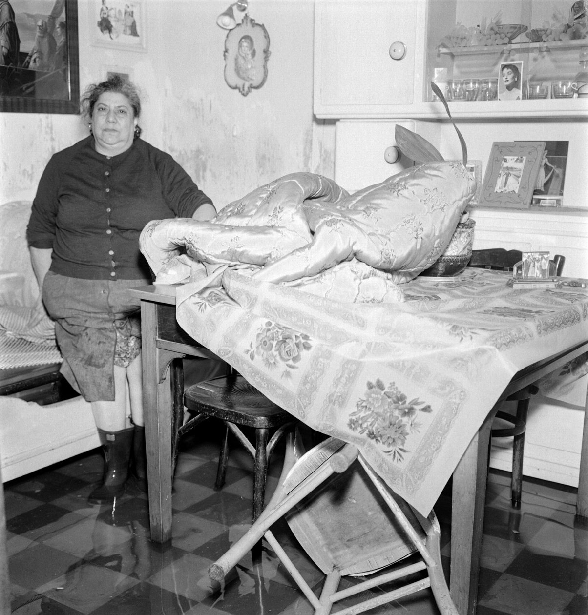 PRZYPŁYWY W WENECJI (acqua alta lub powodzie): mieszkanka swojego domu. 1962 Wenecja autorstwa Unbekannt