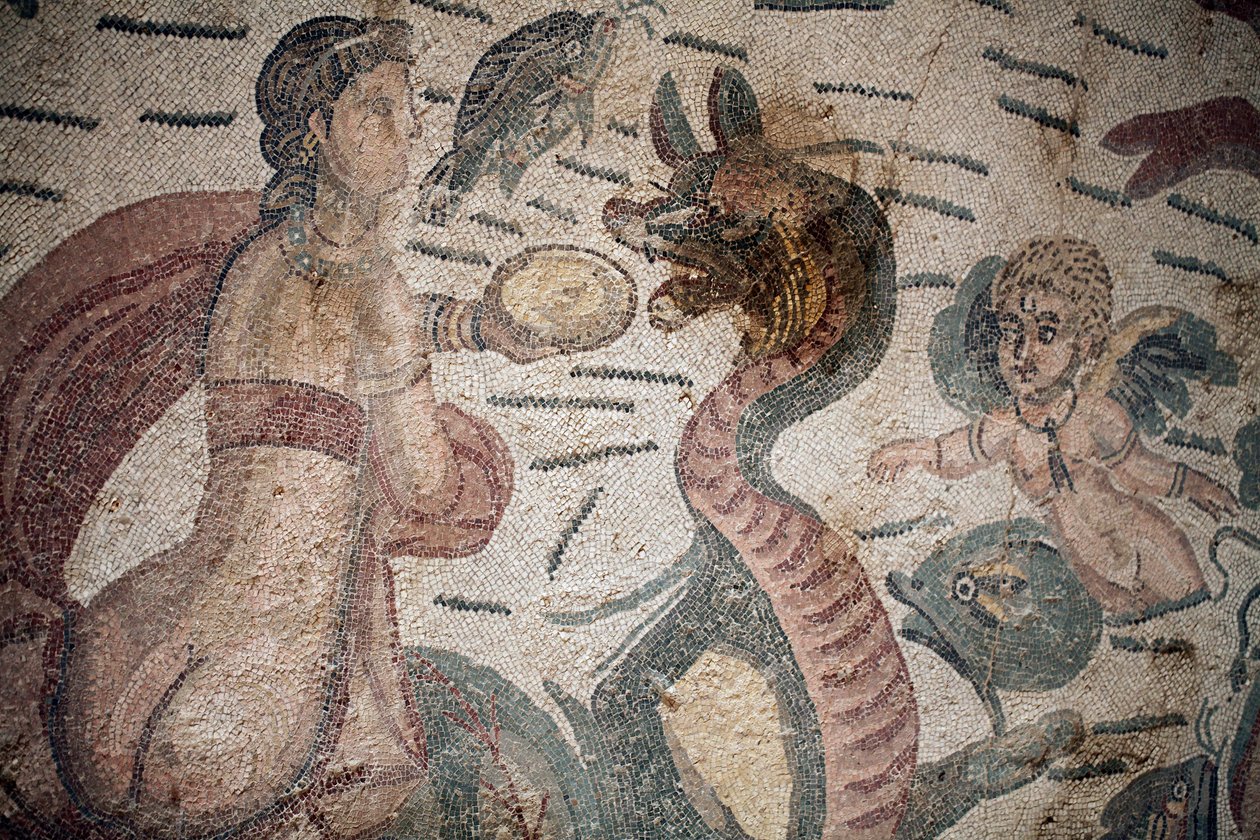 Sala Ariona. Scena morska. Stworzenia morskie. Nereides i trytony. III - IV wiek. Rzymska willa Casale, Sycylia. UNESCO. autorstwa William M. Timlin