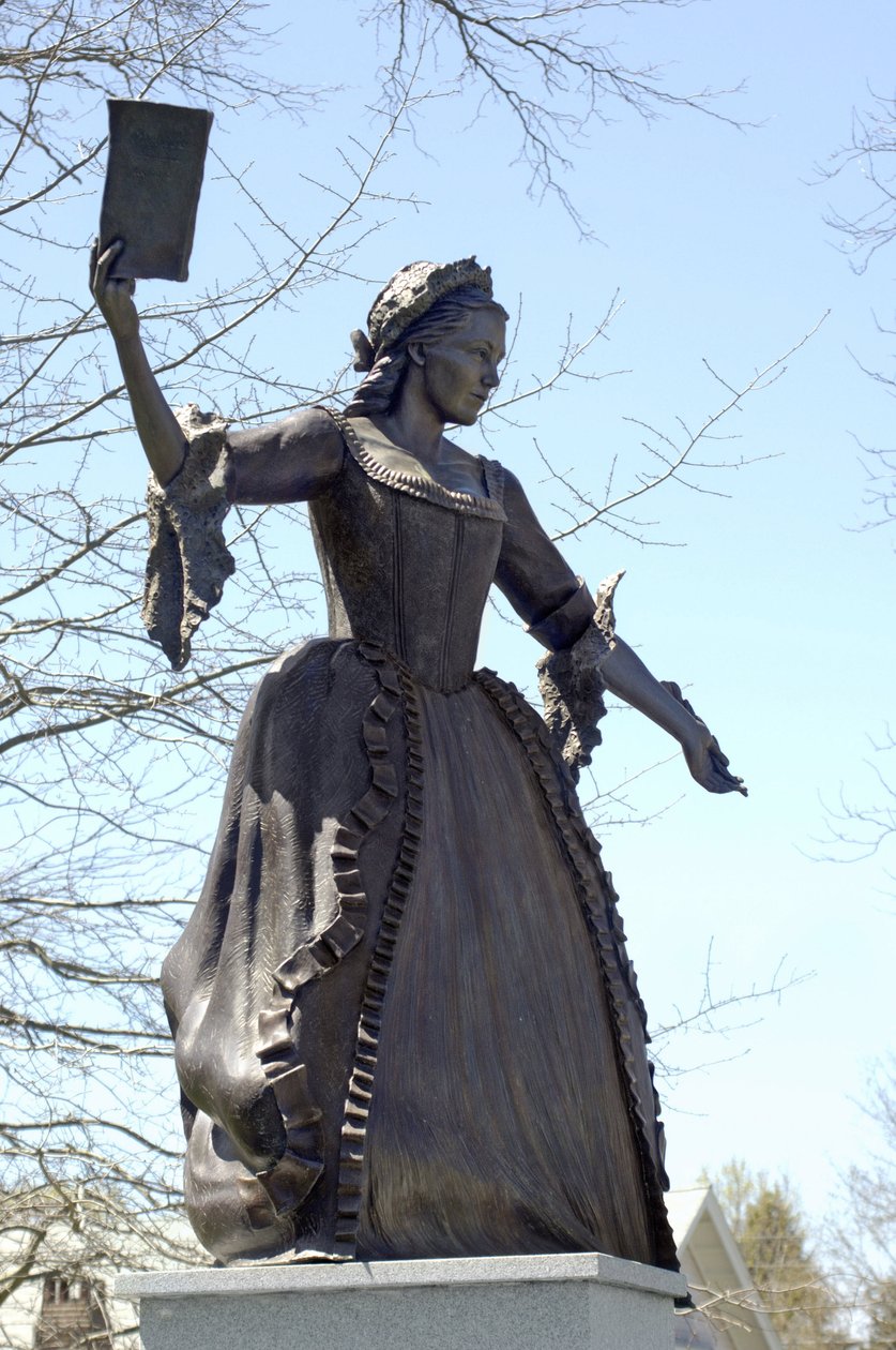 Literatura: Statua Mercy Otis Warren (1728-1814), amerykańskiej pisarki w Barnstable, Massachusetts autorstwa Unbekannter Künstler