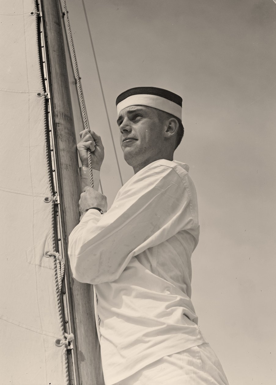 Midshipman podnoszący główny żagiel, Akademia Marynarki Wojennej USA, Annapolis, Maryland. 1942 (zdjęcie) autorstwa Unbekannt