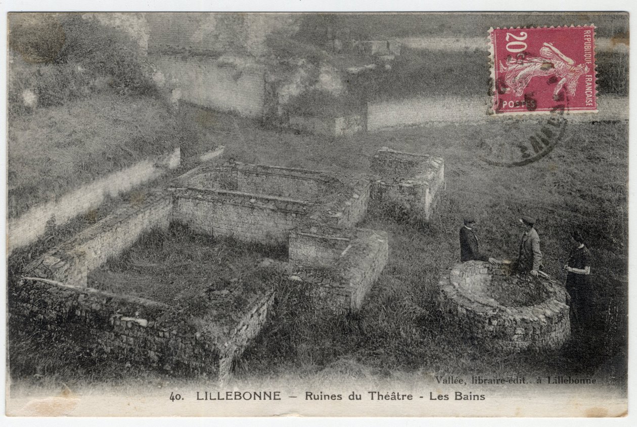 Normandia, Seine Maritime (76), Lillebonne: widok na ruiny teatru i łaźnie rzymskie - pocztówka koniec XIX-początek XX wieku autorstwa William M. Timlin