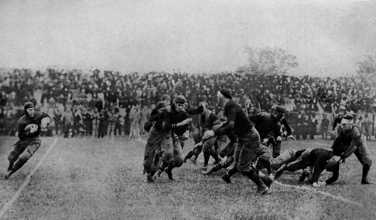 Ameryka północna. Gra pomocnika na meczu futbolu amerykańskiego. 1920 autorstwa Unbekannt