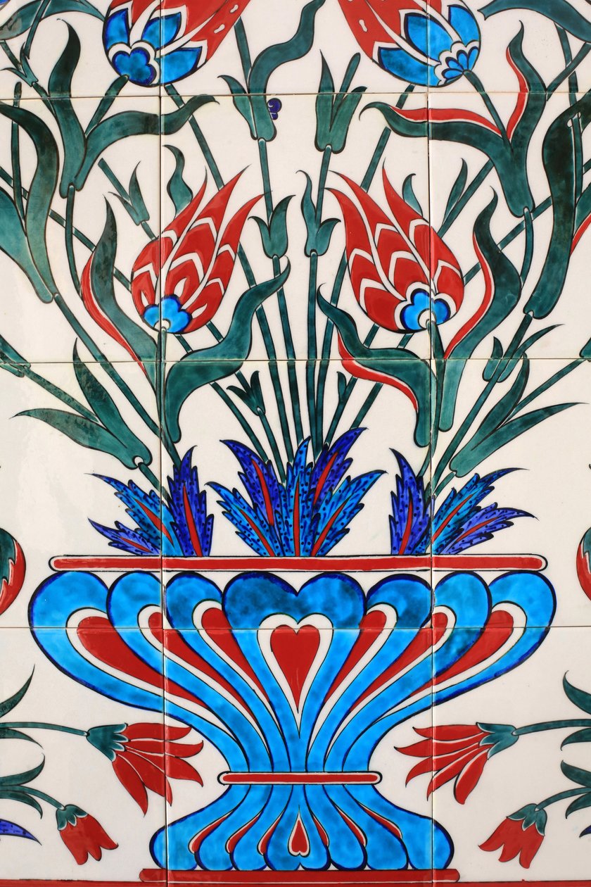 Jeden z 80 paneli Iznikpanels - bogato zdobionych płytek ceramicznych popularnych w XVI wieku - które są charakterystyczne dla budynków cesarskich i sakralnych Stambułu. Meczet Szejka Zayeda. 1995. Emirat Abu Zabi autorstwa Unbekannt