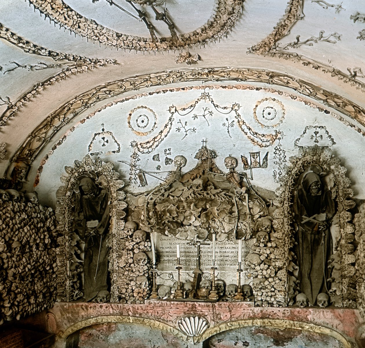 Ossuarium kościoła Kapucynów autorstwa Unbekannter Künstler