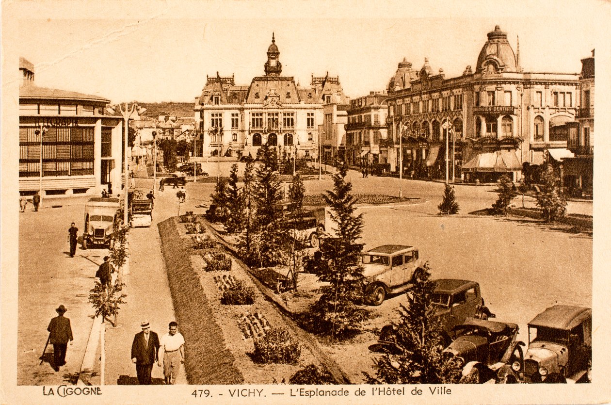 Pocztówka/Esplanada Ratusza/Vichy/Allier/Owernia/Francja autorstwa William M. Timlin
