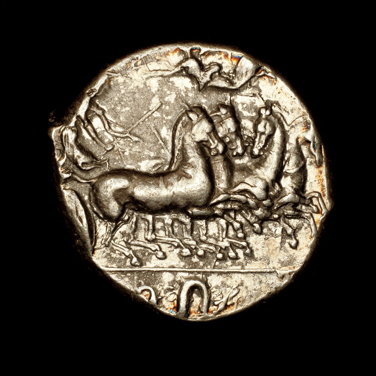 Rzadka starożytna moneta grecka, Syrakuzy, srebrna tetradrachma, Nike wieńcząca zwycięskiego rydwanu z wieńcem laurowym ok. 450 p.n.e. (foto) autorstwa Unbekannter Künstler