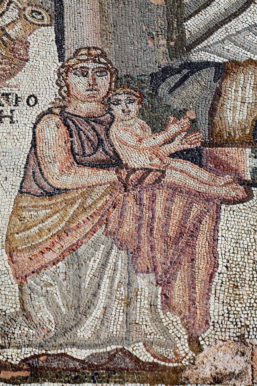 Przedstawienie nowo narodzonego Achillesa z jego pielęgniarką, Anatrof - Fragment panelu przedstawiający pierwszą kąpiel Achillesa - Mozaiki Pafos, willa Tesusa V wne - Cypr - Achilles nouveau ne avec sa nourrice, Anatrof - Szczegół autorstwa Unbekannt