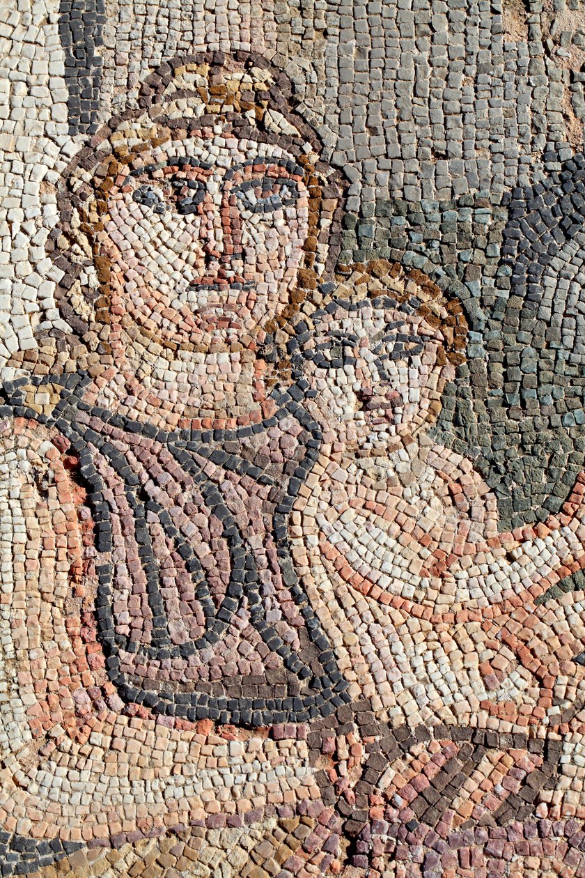 Przedstawienie nowo narodzonego Achillesa z jego pielęgniarką, Anatrof - Fragment panelu przedstawiający pierwszą kąpiel Achillesa - Mozaiki Pafos, willa Tesusa V wne - Cypr - Achilles nouveau ne avec sa nourrice, Anatrof - Szczegół autorstwa Unbekannt
