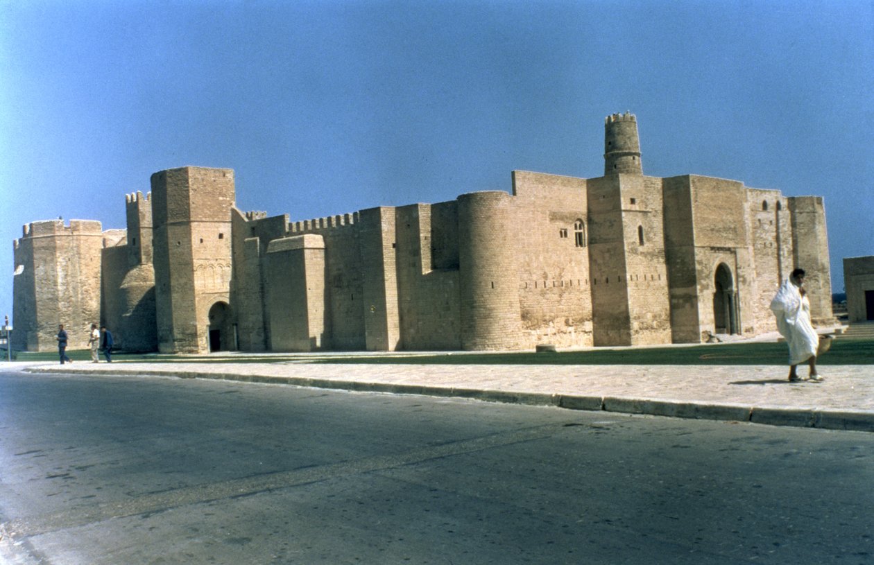 Ribat Monastyru zbudowany za panowania Haruna al-Raszida (786-809) (zdjęcie) autorstwa Unbekannt