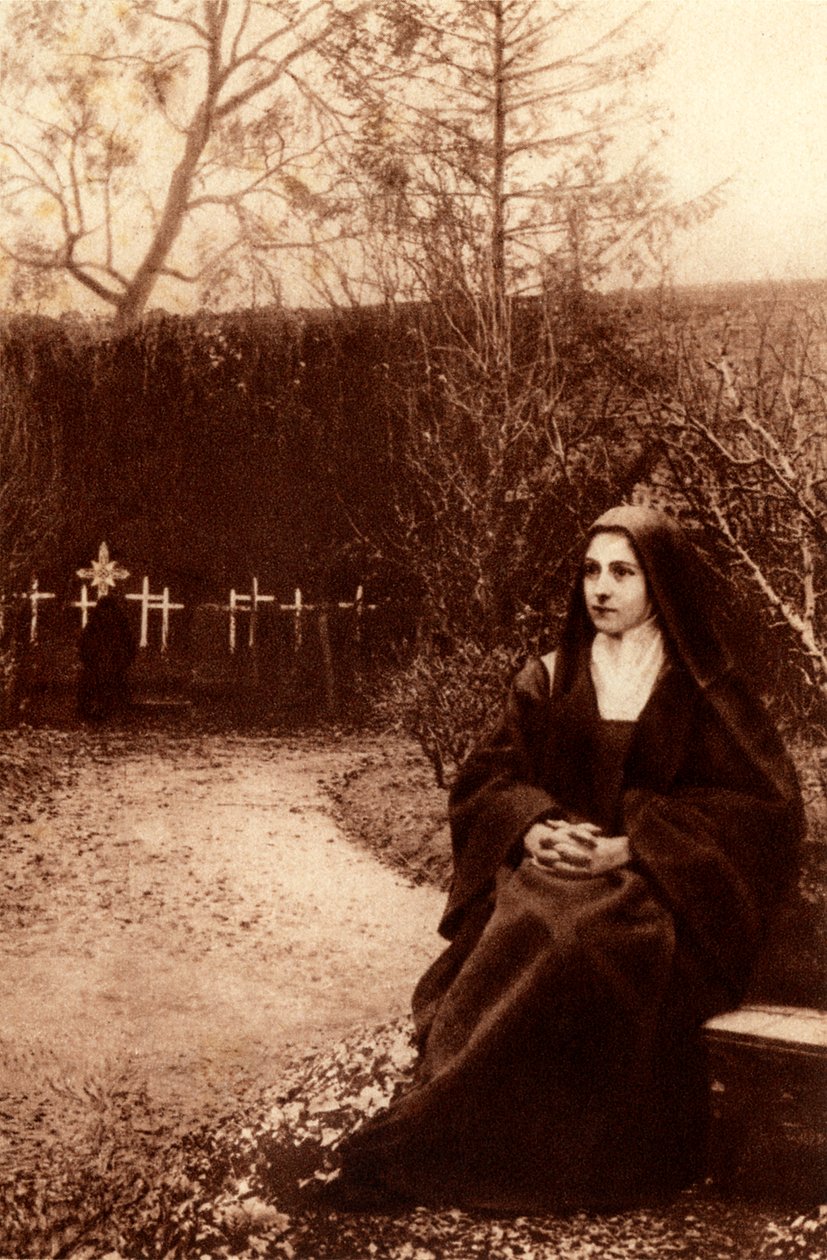 Św. Teresa od Dzieciątka Jezus medytowała w ogrodach klasztoru Lisieux. 1948 (zdjęcie) autorstwa Unbekannter Künstler