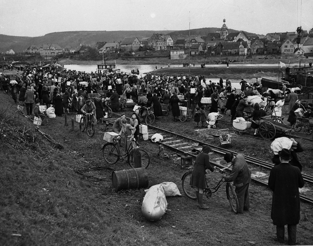 II wojna światowa (1939-1945) - II wojna światowa (II lub II wojna światowa): Werthein (Niemcy) około 29 marca autorstwa Unbekannt