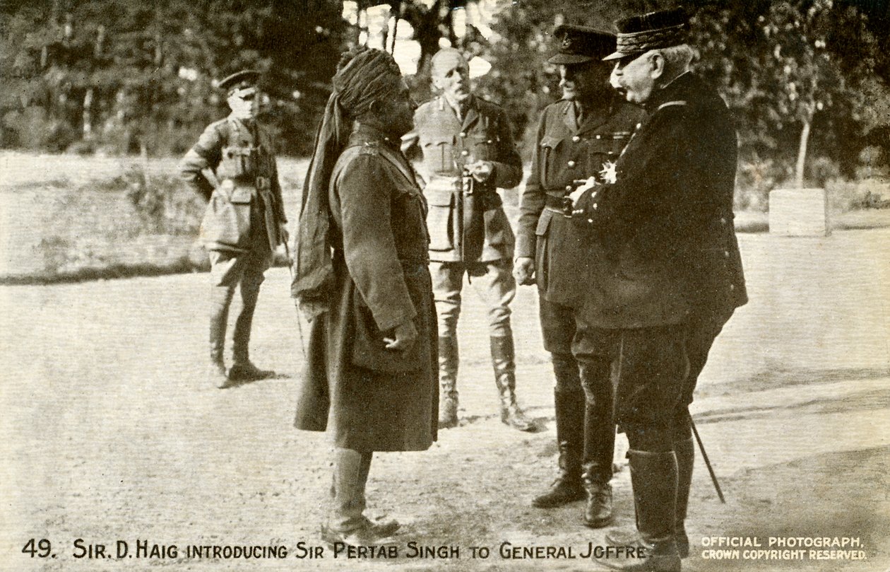 Sir Douglad Haig przedstawiający Pertaba Singha Joffre