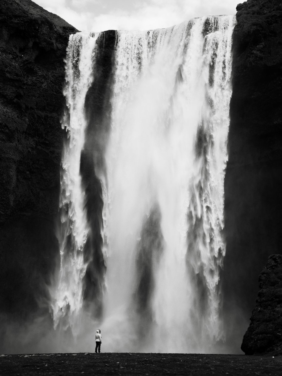 Skógafoss, Islandia, 2011 (zdjęcie czarno-białe) autorstwa Leopold Blonder