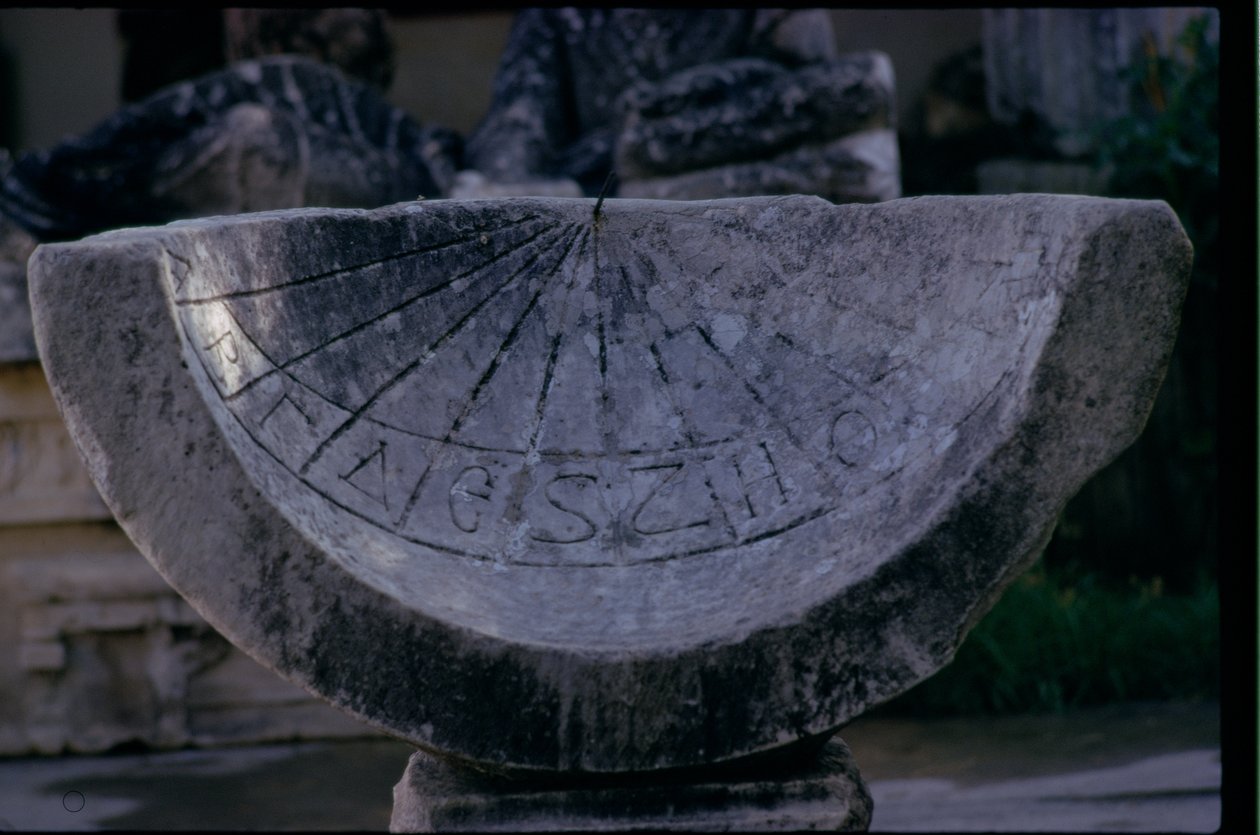 Zegar słoneczny z dedykacją dla Karakalli i jego matki, Roman, ok. 212-218 ne (zdjęcie) (patrz także 11584) autorstwa Unbekannt